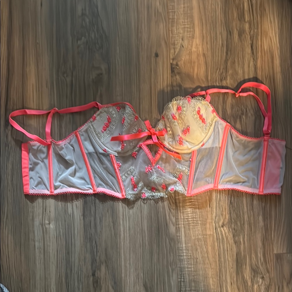 Victoria's Secret Pink and White Supportive Bra